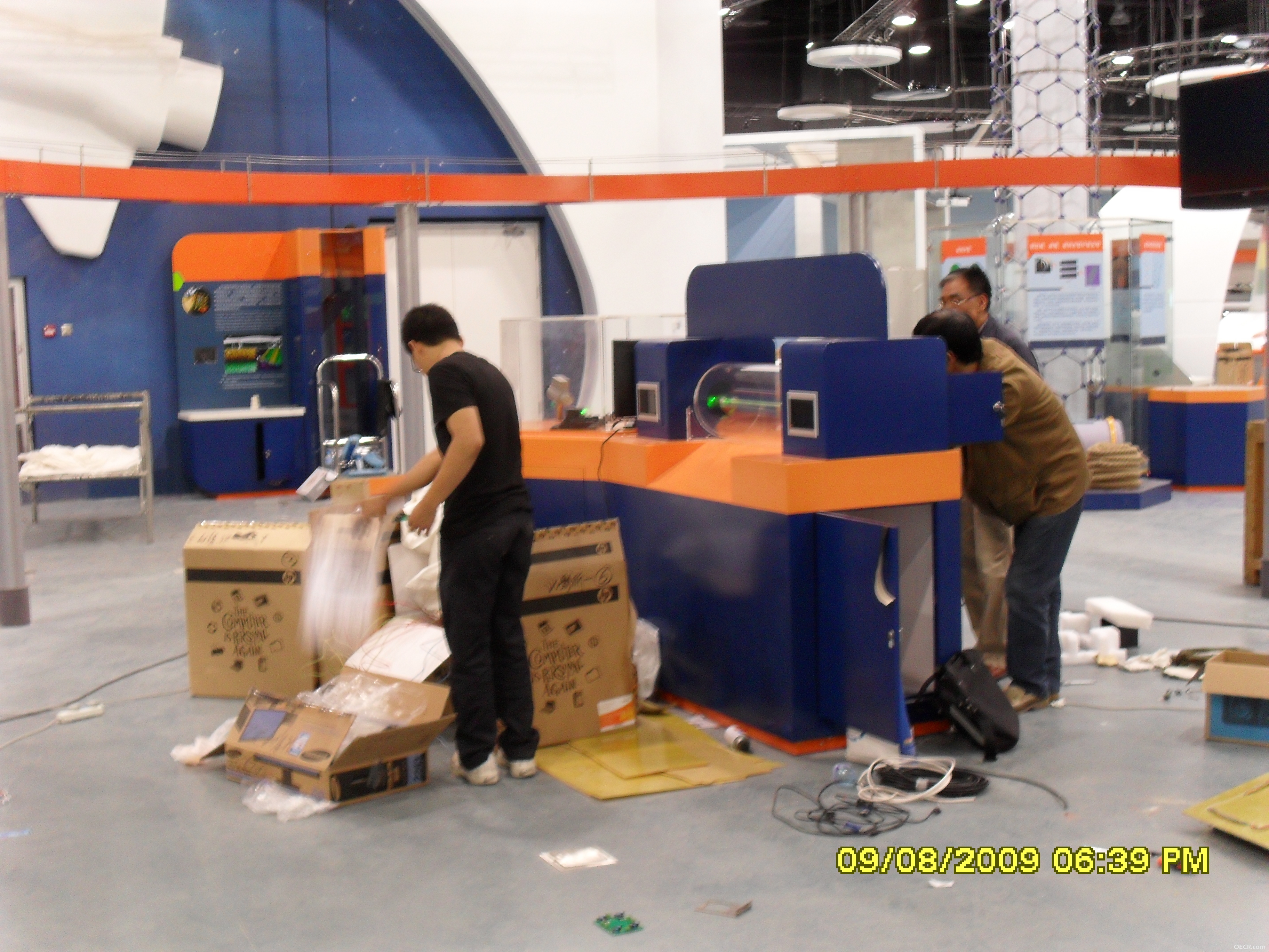 laser light transmit through fiber(testing).JPG